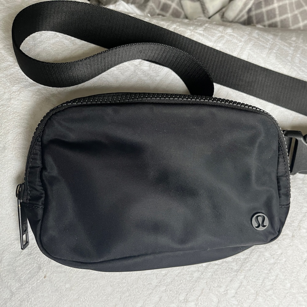 Lululemon Original Everywhere Belt Bag Black on Black